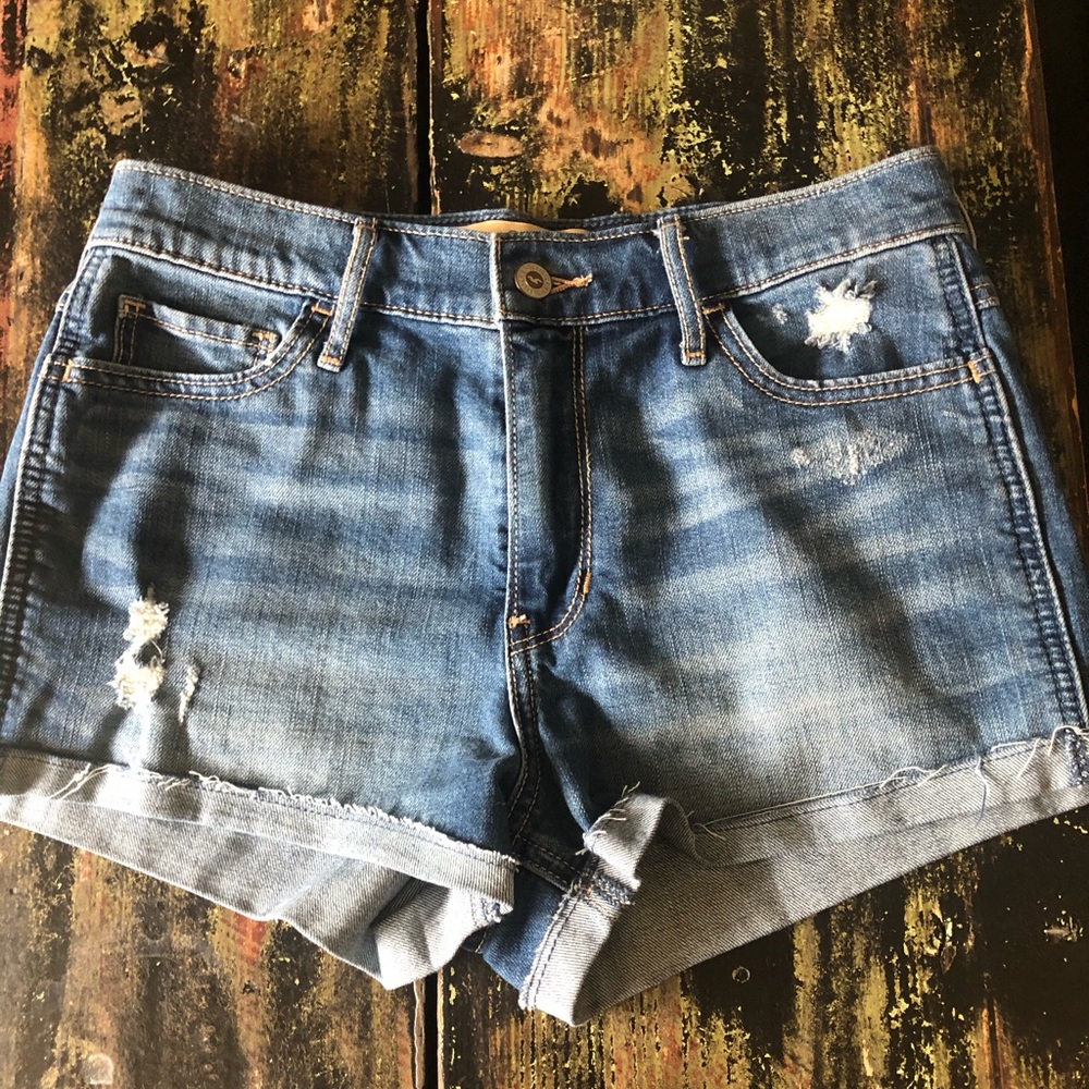 Hollister Short-Short High Rise 2” Inseam Size 5